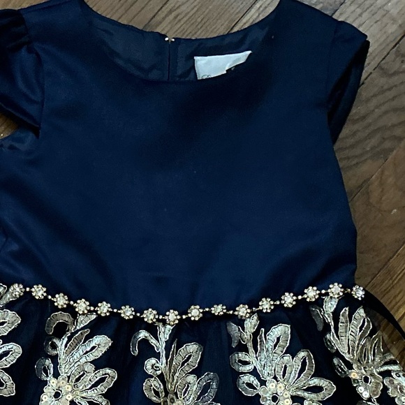 ❄️Little Girls Winter/Fall/Summer Dress❄️ - Picture 4 of 5